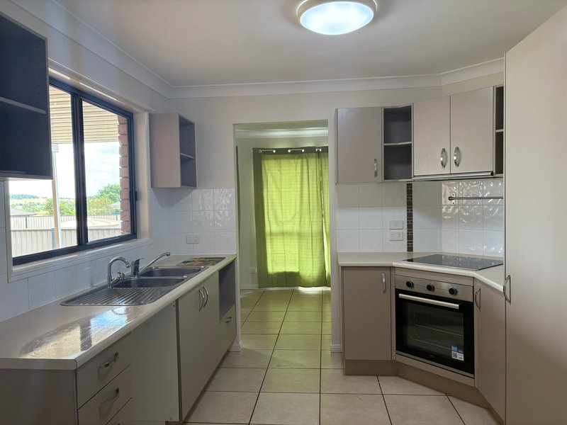 Photo - 8 Lara Court, Kingaroy QLD 4610 - Image 3