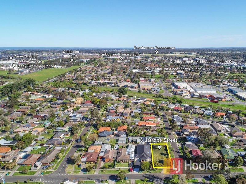 Photo - 8 Latrobe Street, Cranbourne VIC 3977 - Image 2