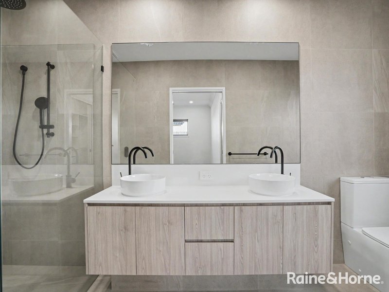 Photo - 8 Laurina Close, Redland Bay QLD 4165 - Image 7