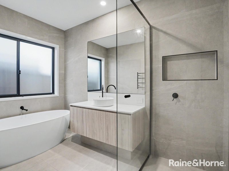 Photo - 8 Laurina Close, Redland Bay QLD 4165 - Image 8