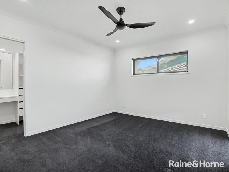 Photo - 8 Laurina Close, Redland Bay QLD 4165 - Image 9