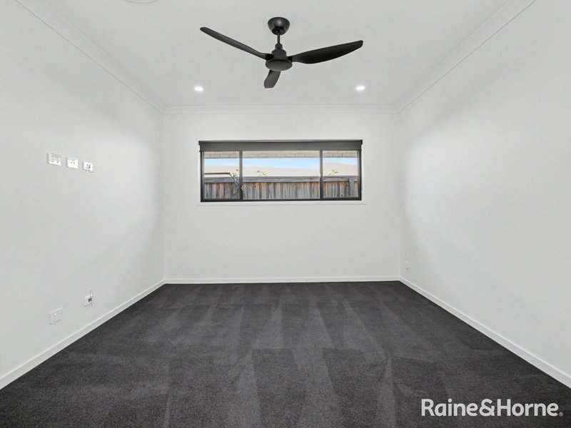 Photo - 8 Laurina Close, Redland Bay QLD 4165 - Image 10