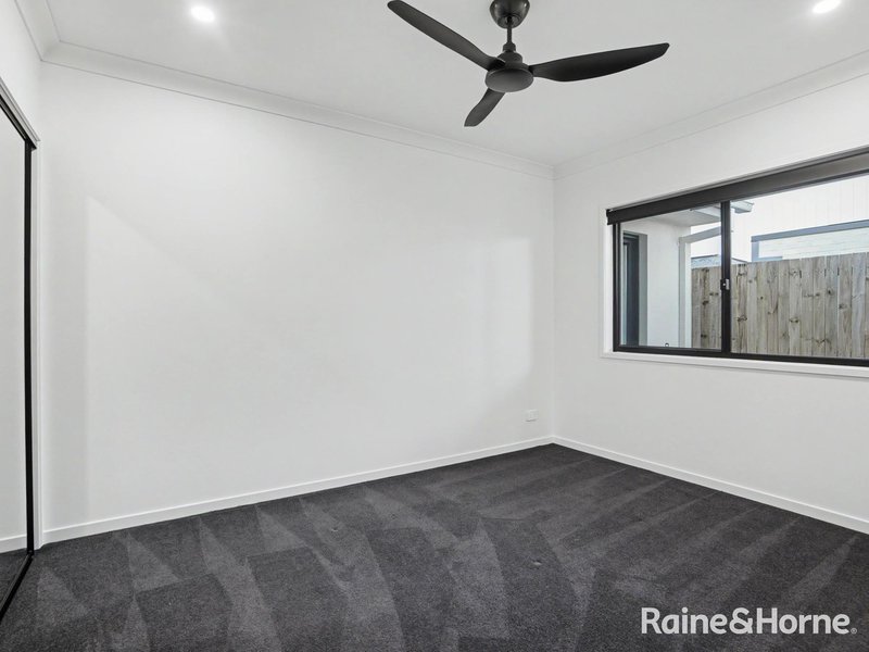 Photo - 8 Laurina Close, Redland Bay QLD 4165 - Image 12