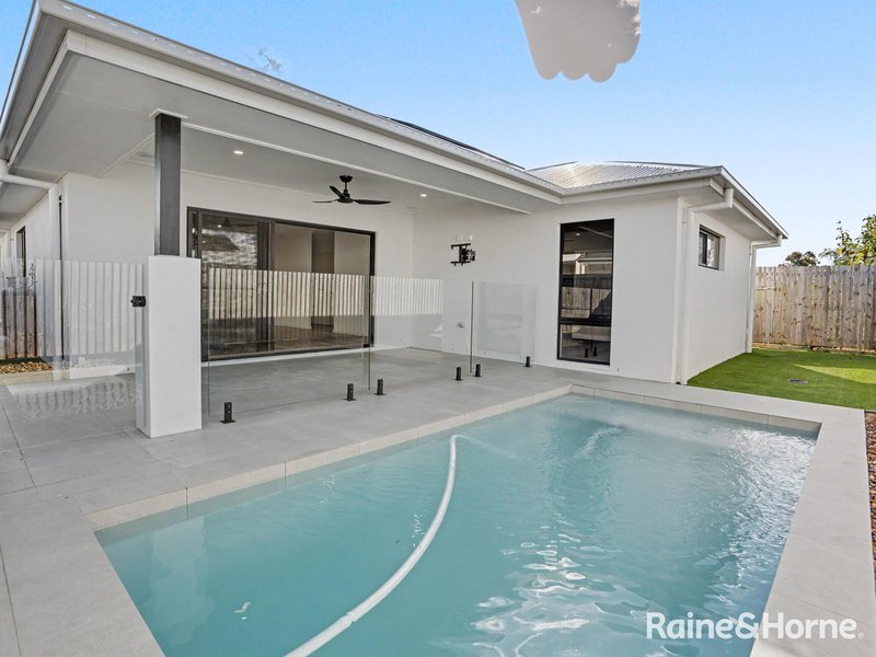 Photo - 8 Laurina Close, Redland Bay QLD 4165 - Image 14