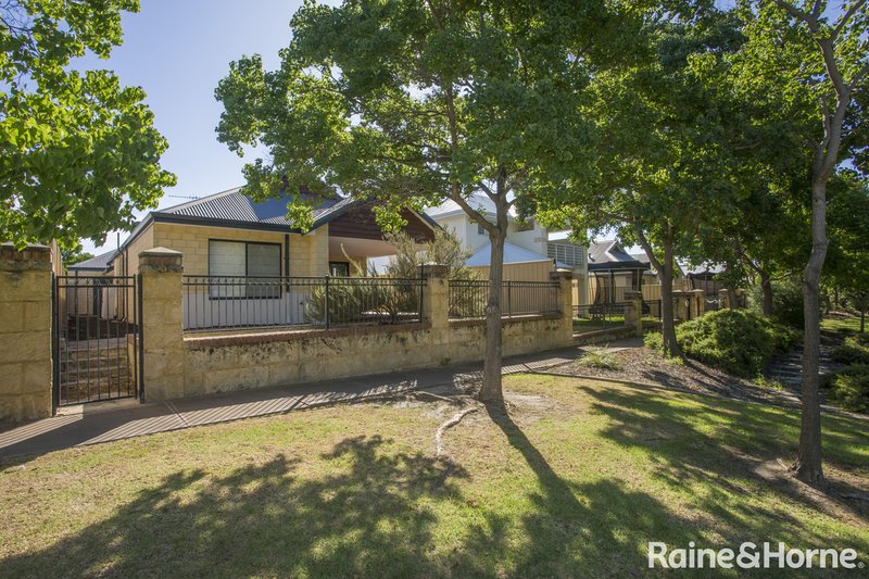 Photo - 8 Laverstock Street, South Guildford WA 6055 - Image 3