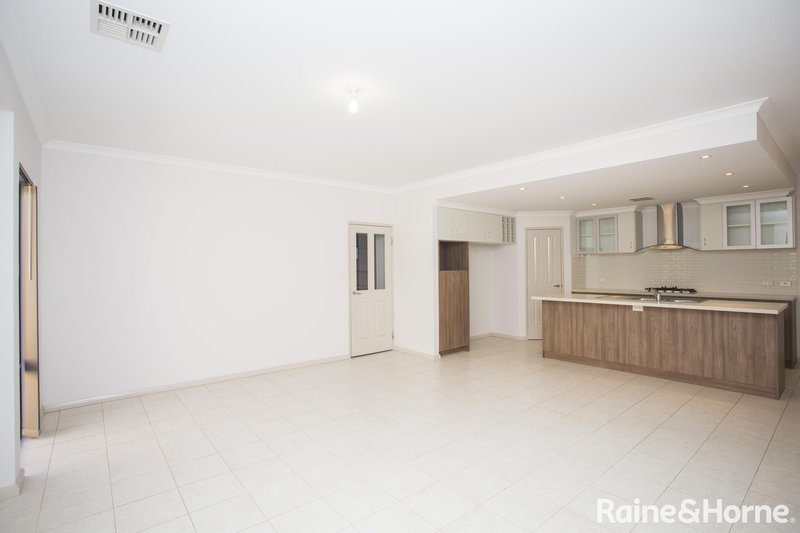 Photo - 8 Laverstock Street, South Guildford WA 6055 - Image 10