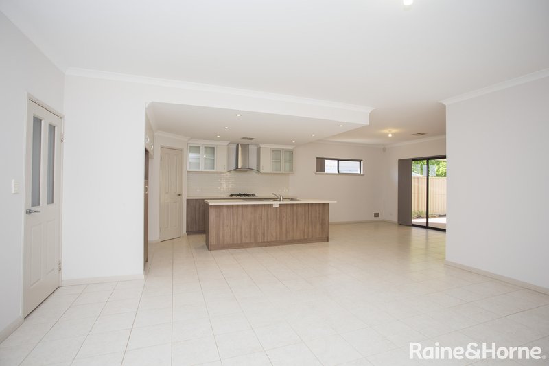 Photo - 8 Laverstock Street, South Guildford WA 6055 - Image 11