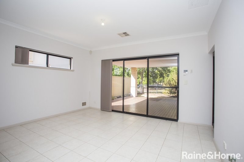 Photo - 8 Laverstock Street, South Guildford WA 6055 - Image 12