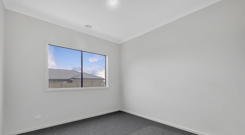 Photo - 8 Leafspring Road, Donnybrook VIC 3064 - Image 7