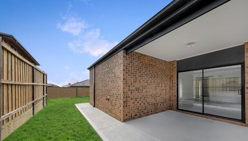 Photo - 8 Leafspring Road, Donnybrook VIC 3064 - Image 12