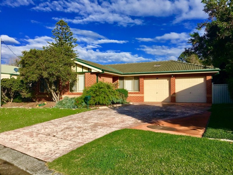 8 Leamington Road, Oak Flats NSW 2529