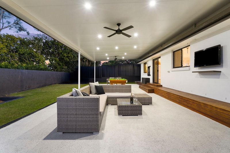 Photo - 8 Leanne Court, Mount Warren Park QLD 4207 - Image 2