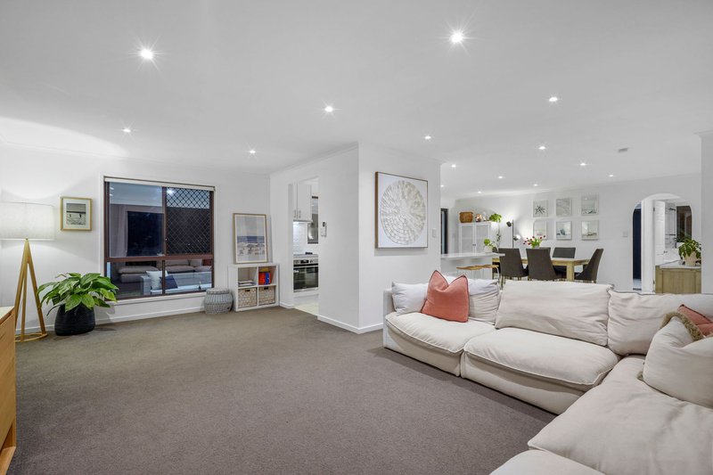 Photo - 8 Leanne Court, Mount Warren Park QLD 4207 - Image 6
