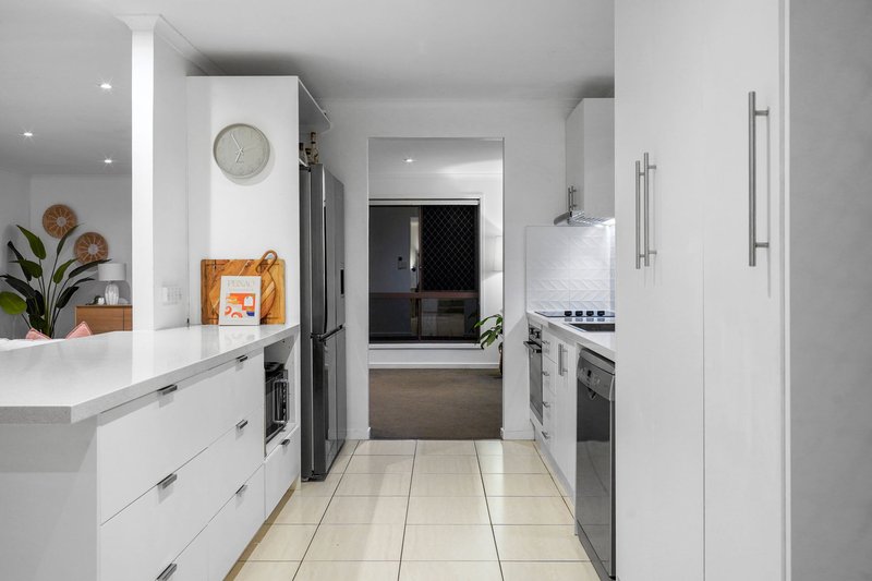 Photo - 8 Leanne Court, Mount Warren Park QLD 4207 - Image 9