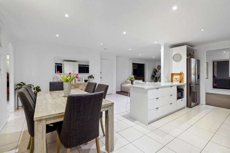 Photo - 8 Leanne Court, Mount Warren Park QLD 4207 - Image 13