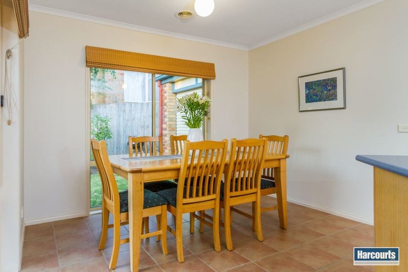 Photo - 8 Legend Close, Rowville VIC 3178 - Image 4