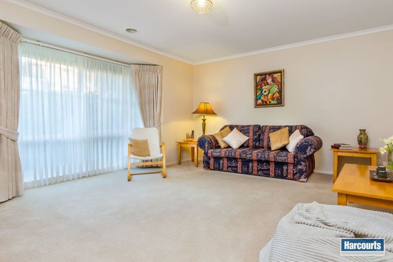 Photo - 8 Legend Close, Rowville VIC 3178 - Image 5