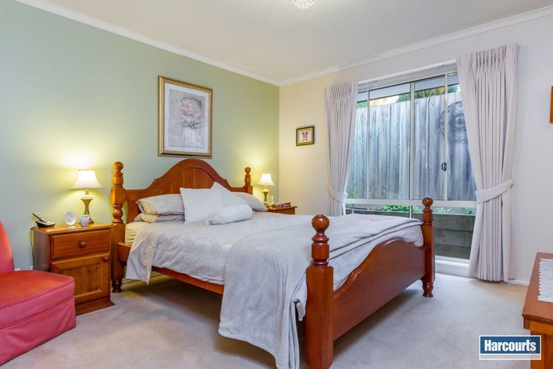 Photo - 8 Legend Close, Rowville VIC 3178 - Image 7