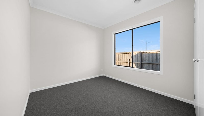 Photo - 8 Leggatt Way, Donnybrook VIC 3064 - Image 8