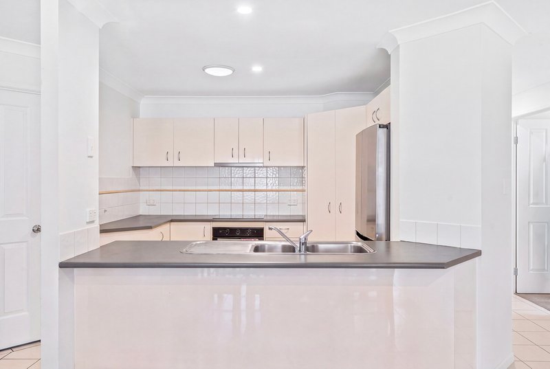 Photo - 8 Leighanne Crescent, Arundel QLD 4214 - Image 1