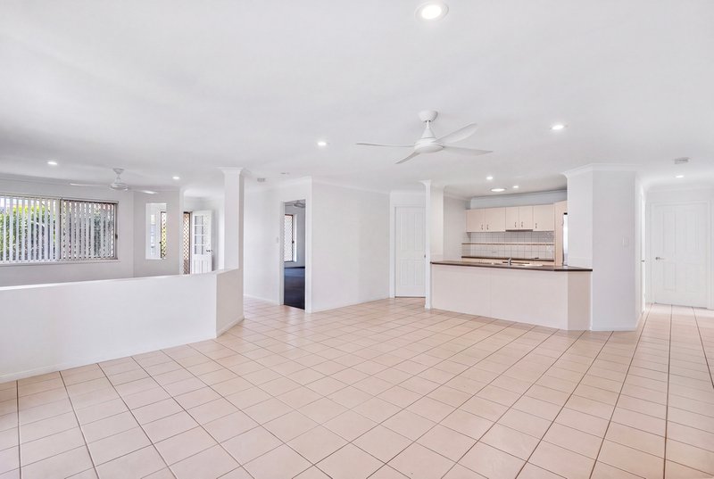 Photo - 8 Leighanne Crescent, Arundel QLD 4214 - Image 4