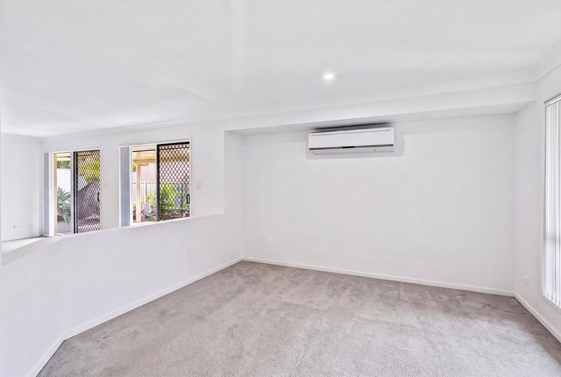 Photo - 8 Leighanne Crescent, Arundel QLD 4214 - Image 6