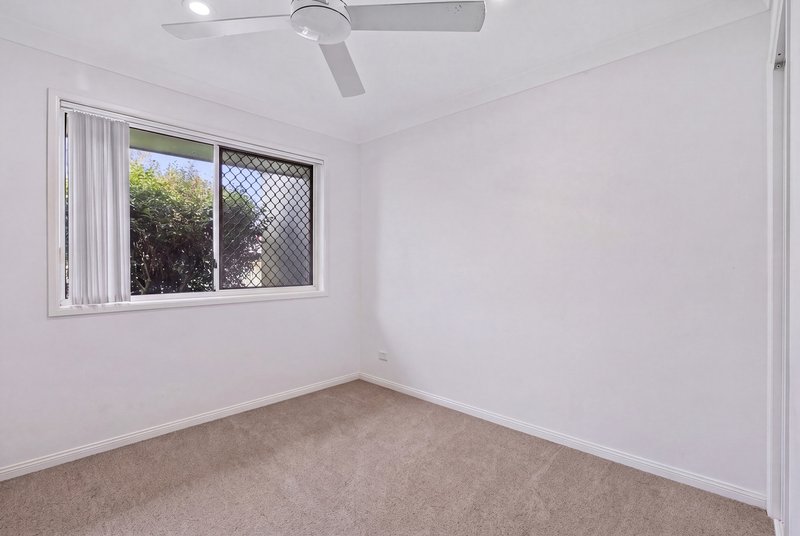 Photo - 8 Leighanne Crescent, Arundel QLD 4214 - Image 12
