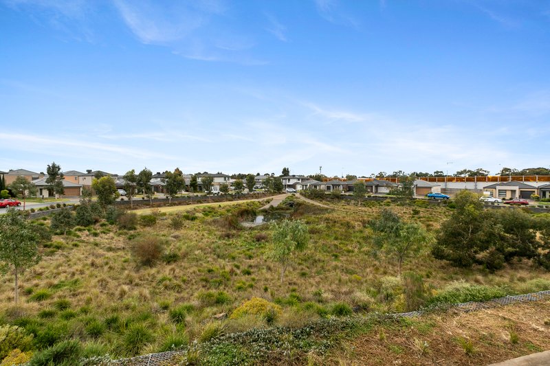 Photo - 8 Lenox Walk, Point Cook VIC 3030 - Image 4