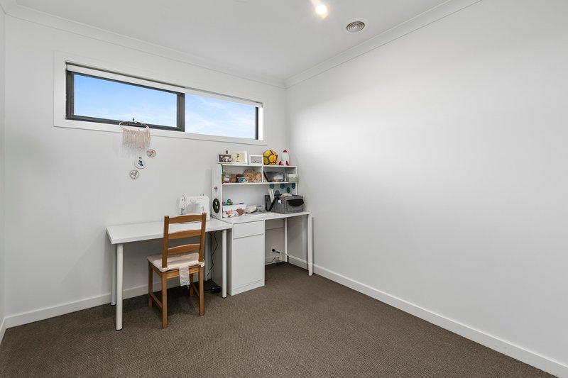 Photo - 8 Lenox Walk, Point Cook VIC 3030 - Image 19