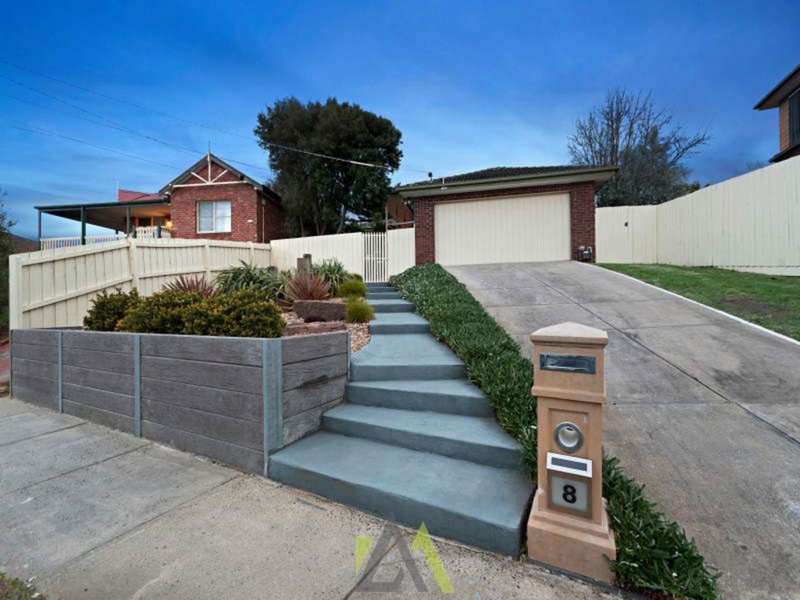 8 Lerwick Court, Frankston VIC 3199