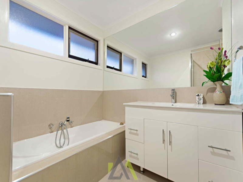 Photo - 8 Lerwick Court, Frankston VIC 3199 - Image 11