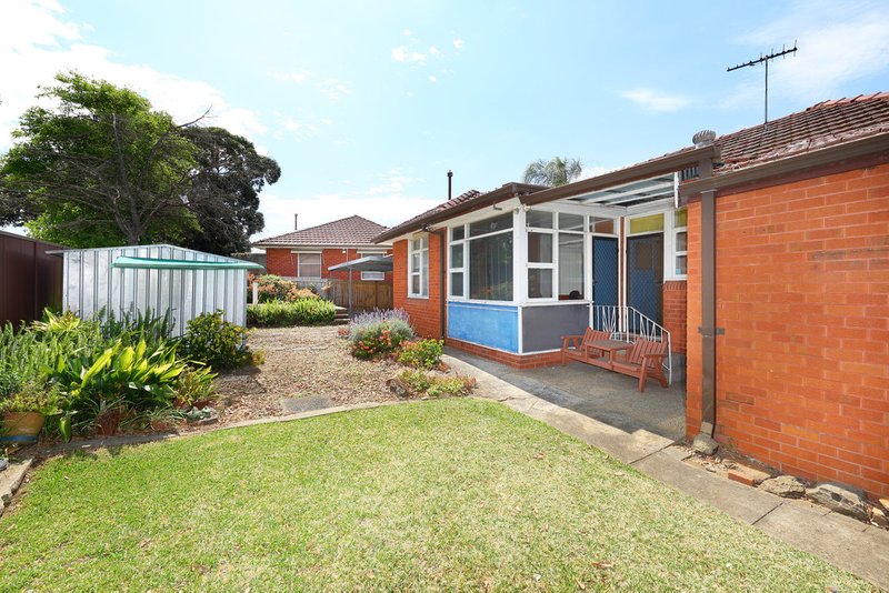 Photo - 8 Lesley Crescent, Mortdale NSW 2223 - Image 4