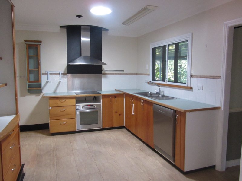 Photo - 8 Leyland Street, Mount Gravatt East QLD 4122 - Image 3