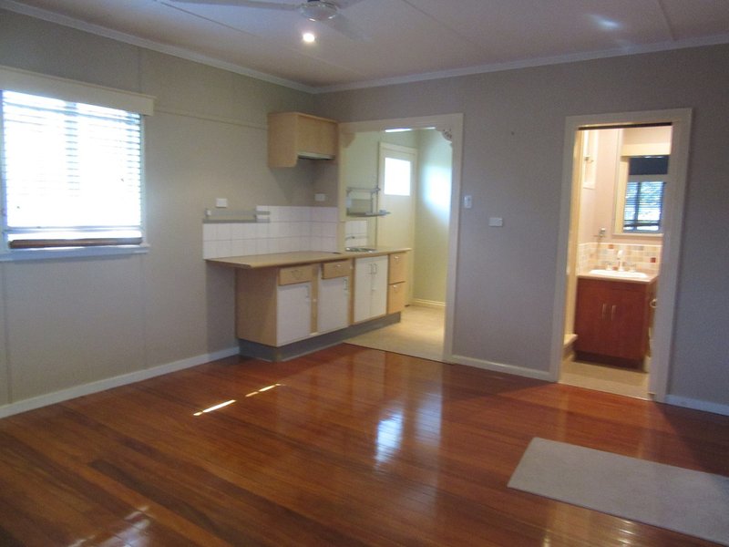 Photo - 8 Leyland Street, Mount Gravatt East QLD 4122 - Image 4