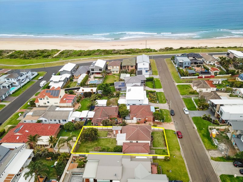 Photo - 8 Liamina Ave , Woonona NSW 2517 - Image 4