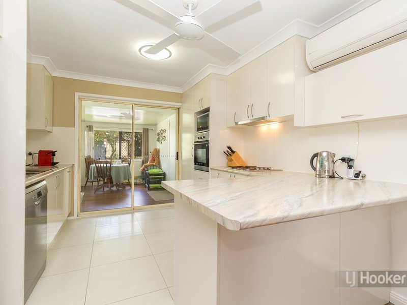 Photo - 8 Lichen Court, Regents Park QLD 4118 - Image 7