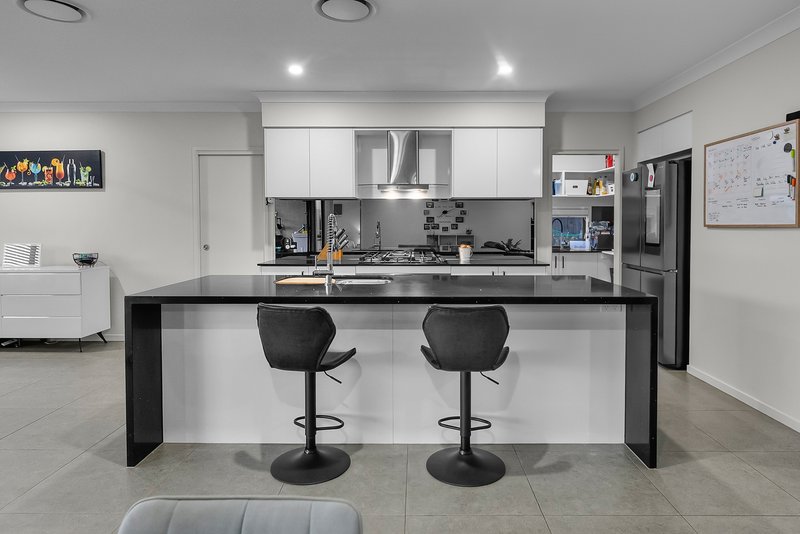 Photo - 8 Lindeman Street, Burpengary East QLD 4505 - Image 3