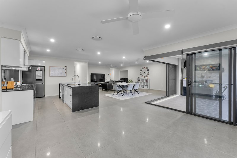 Photo - 8 Lindeman Street, Burpengary East QLD 4505 - Image 5