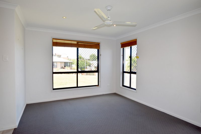 Photo - 8 Linhow Crescent, Clinton QLD 4680 - Image 3