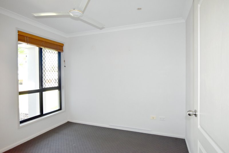 Photo - 8 Linhow Crescent, Clinton QLD 4680 - Image 10