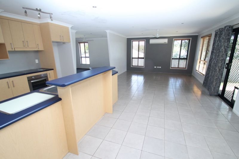 Photo - 8 Linhow Crescent, Clinton QLD 4680 - Image 2