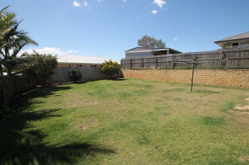 Photo - 8 Linhow Crescent, Clinton QLD 4680 - Image 11