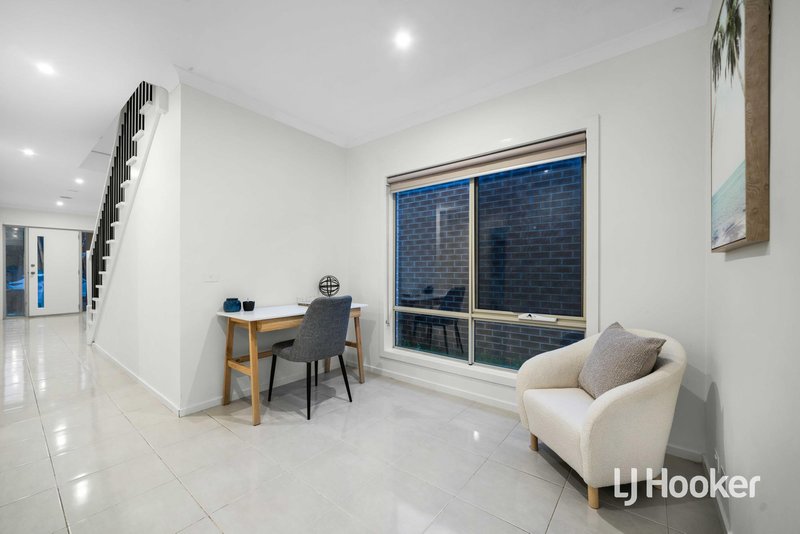 Photo - 8 Living Crescent, Point Cook VIC 3030 - Image 2