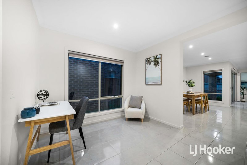 Photo - 8 Living Crescent, Point Cook VIC 3030 - Image 3