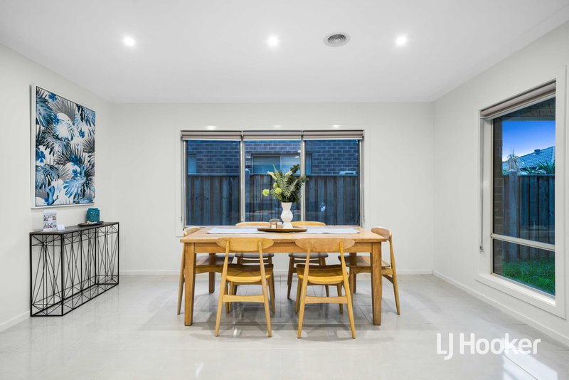 Photo - 8 Living Crescent, Point Cook VIC 3030 - Image 9