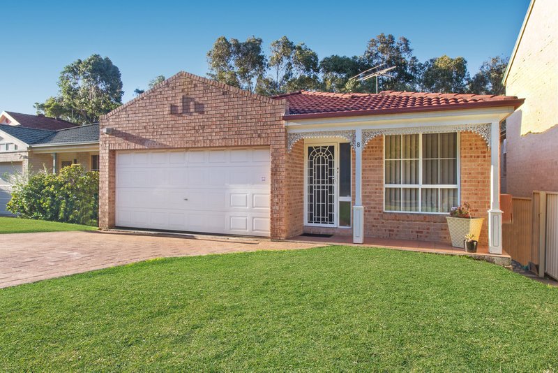 8 Lloyd Place, Casula NSW 2170