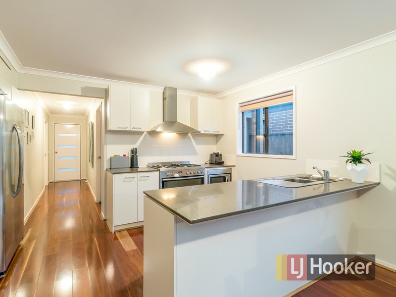 Photo - 8 Loddon Place, Clyde North VIC 3978 - Image 3