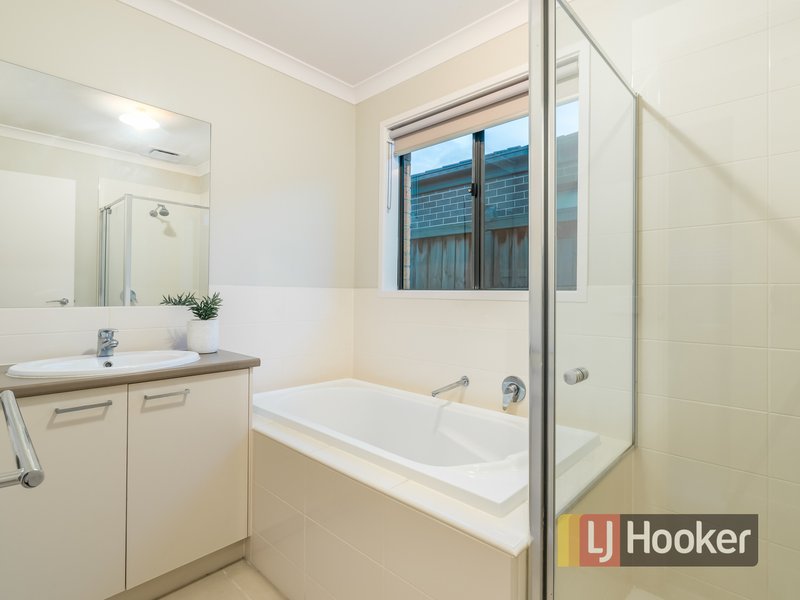 Photo - 8 Loddon Place, Clyde North VIC 3978 - Image 10