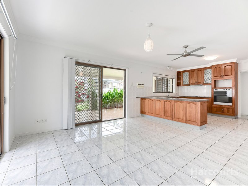 Photo - 8 Loran Place, Taigum QLD 4018 - Image 4