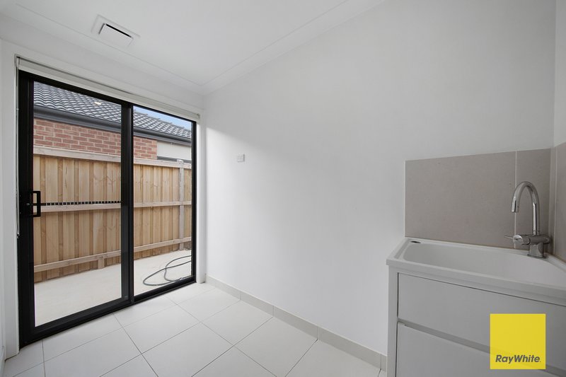 Photo - 8 Louisville Drive, Thornhill Park VIC 3335 - Image 18